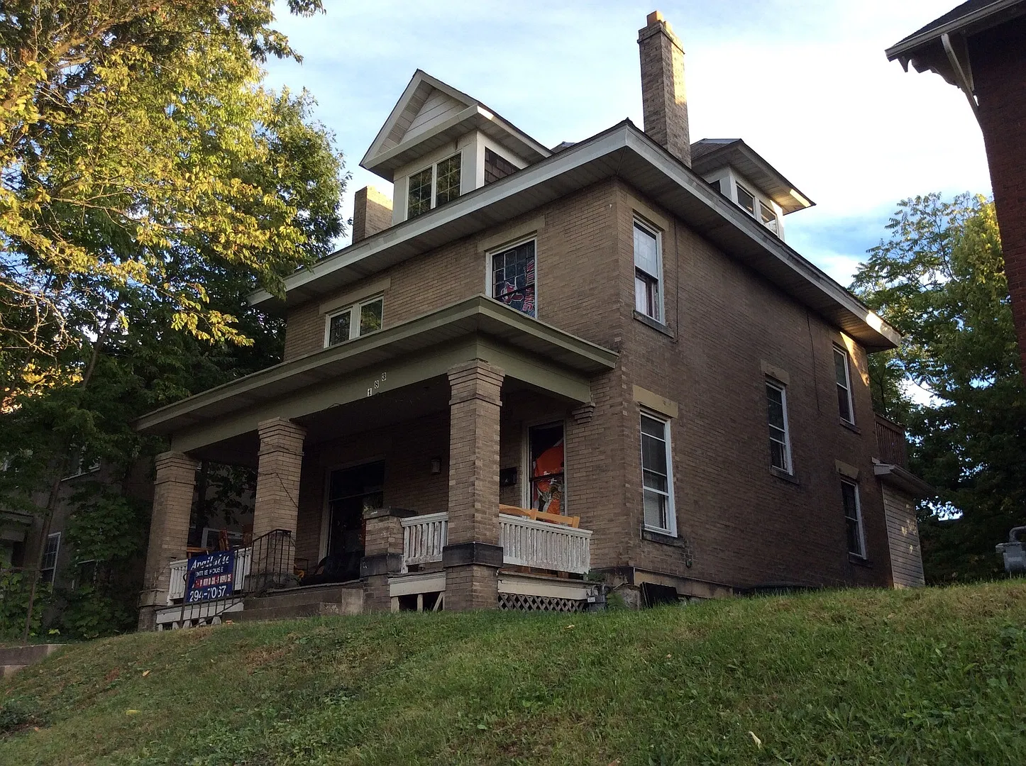 6 bedroom 2 full bath single family home with yard — Photo 1