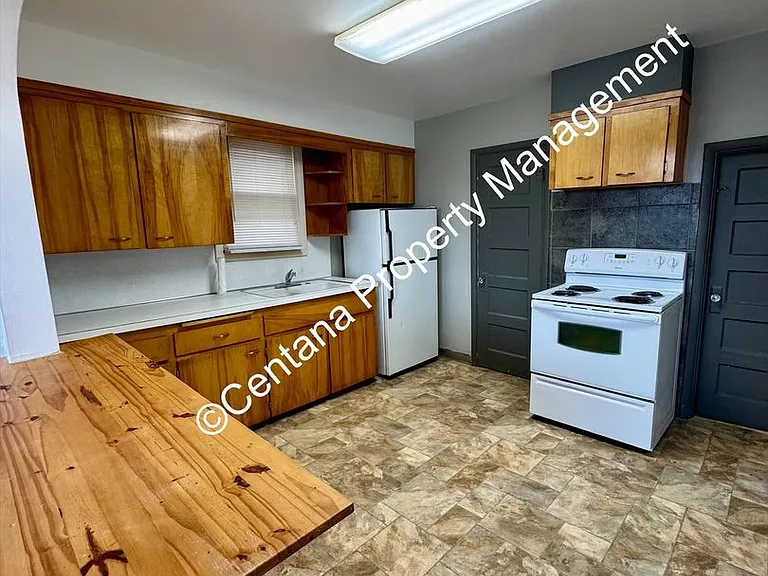 1528 A St — Photo 9