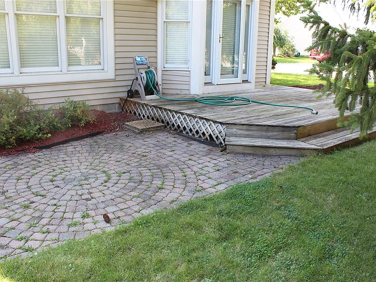 121 Brittany Cir — Photo 26