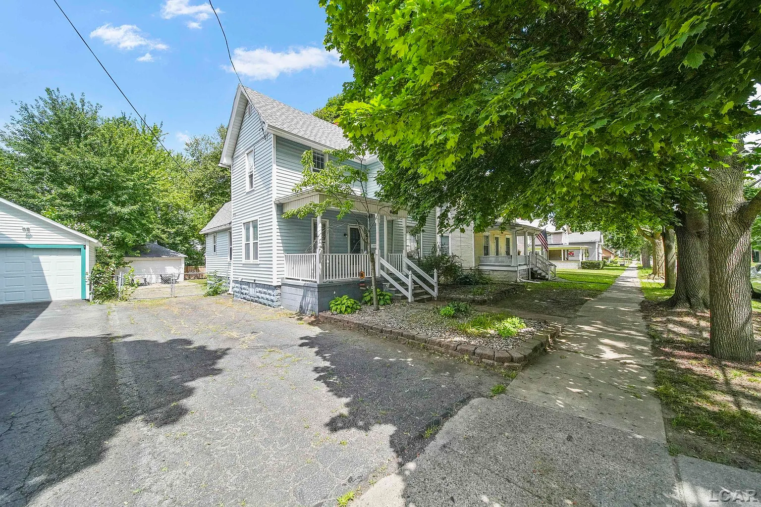 215 Finch St photo 1