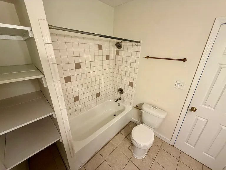 441 W Church St — Photo 11
