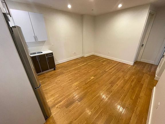4th image of 556 Kosciuszko St #2B