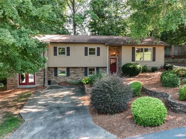 1524 Holly Circle, Wilkesboro, NC 28697