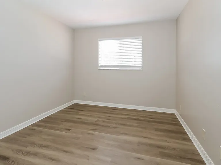 10045 Country Brook Rd — Photo 14
