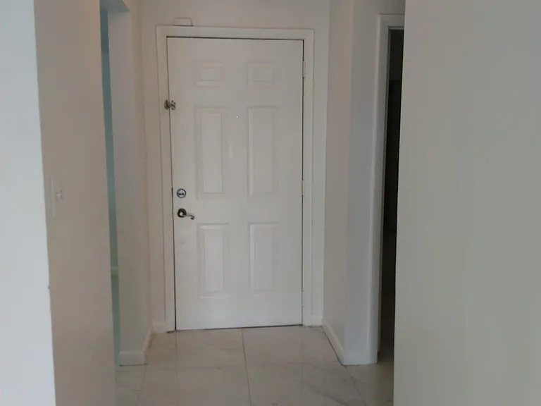 805 SW 113th Way #805 — Photo 9