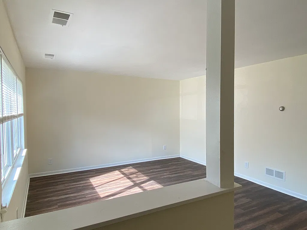 3 bed, 2.5 bath, 1525 sqft, $1,845 — Photo 3