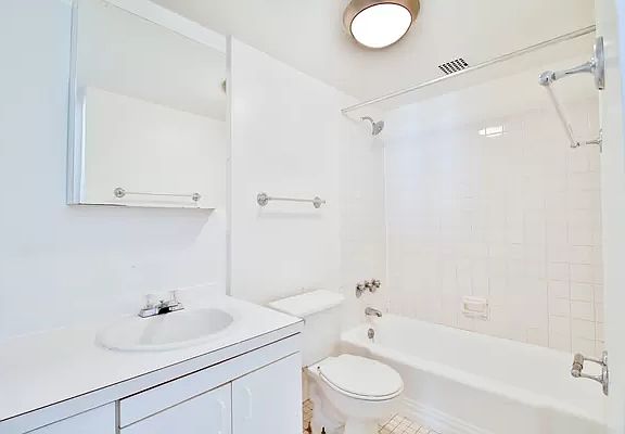 5th image of 236 E 36th St APT 9E