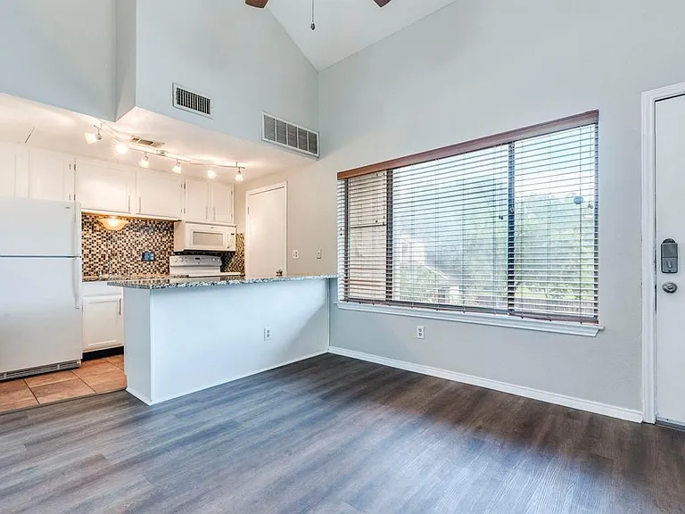 601 Nelray Blvd #13 — Photo 5