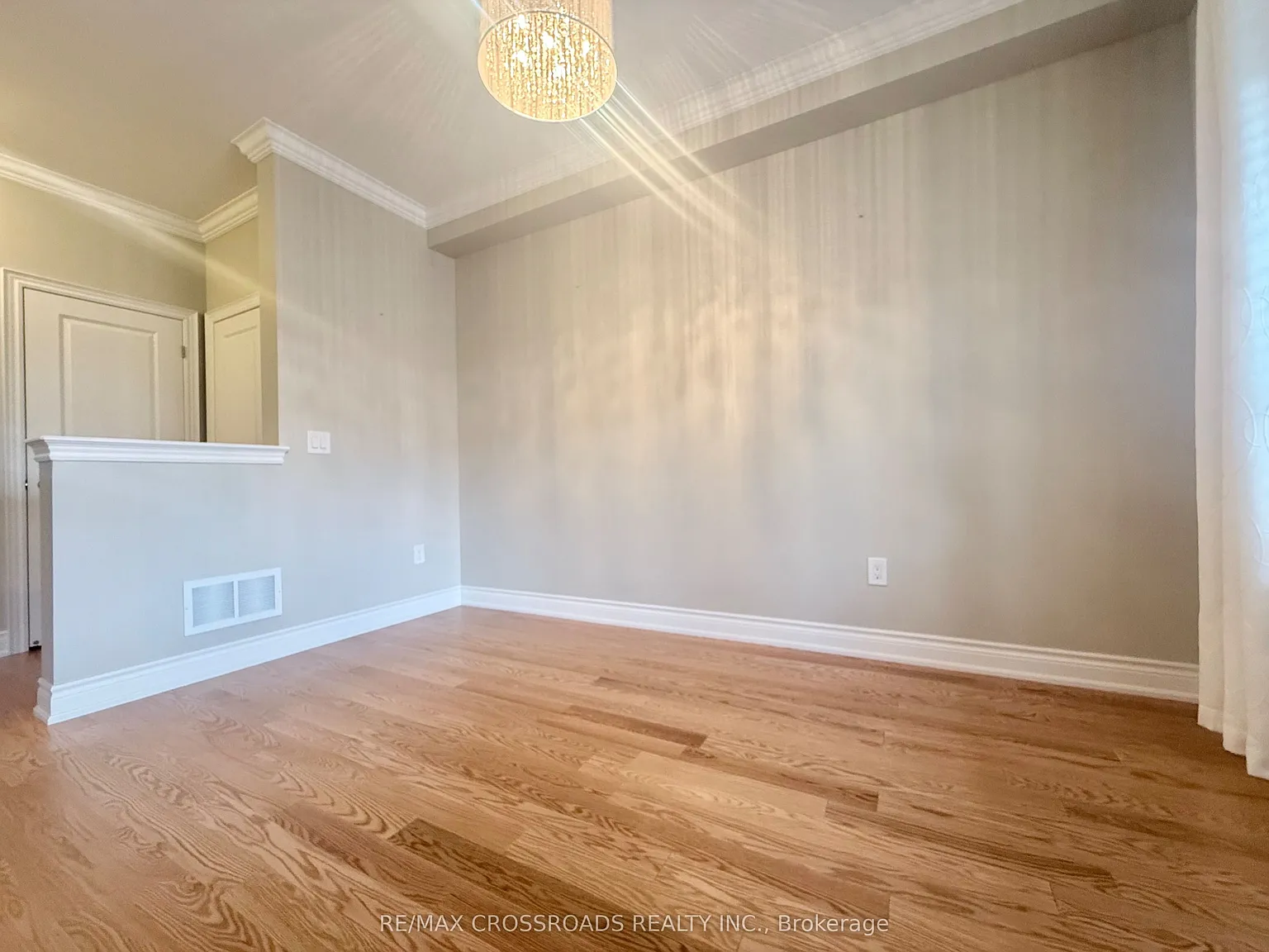 4 bed, $3,300 — Photo 4