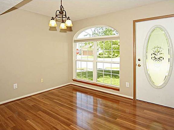 3rd image of 6732 Wimbledon Dr