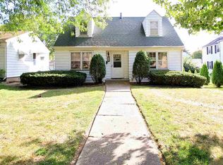 727 S 12th St, Clinton, IA 52732