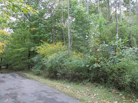 5th image of Glenn Oaks Dr #5