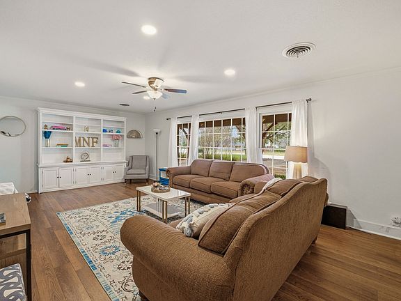 3rd image of 980 N Harbin Dr