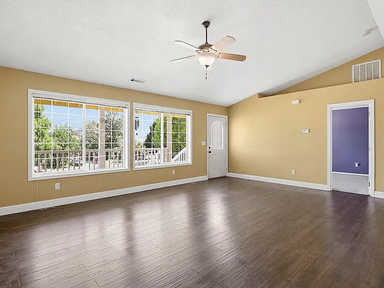 305 Blackberry Ct — Photo 4