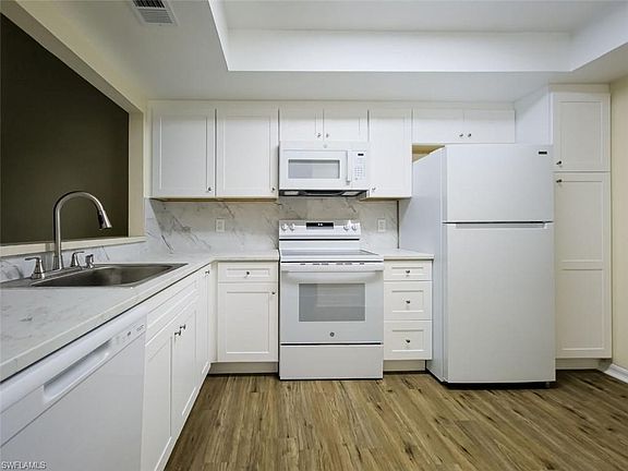 3rd image of 4209 CASTLEWOOD DR