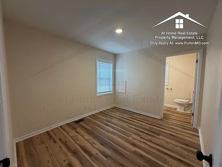 703 W 7th St — Photo 14