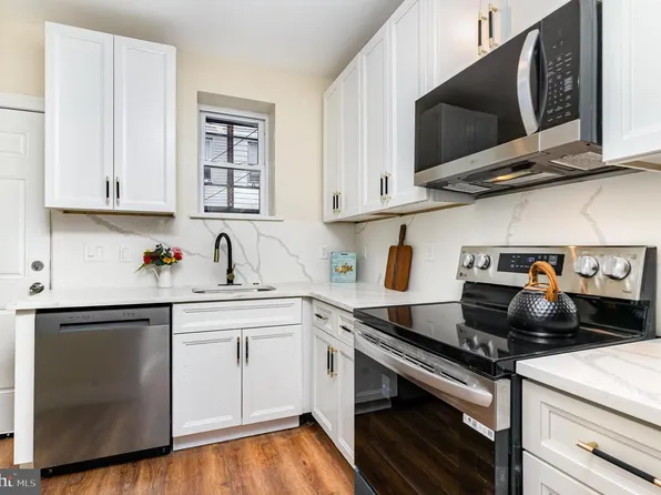 5637 Rodman St, Philadelphia, PA 19143