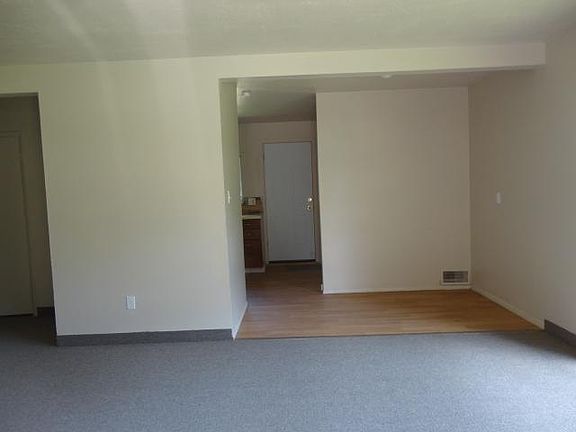 3rd image of 3028 1/2 Northgate Ave