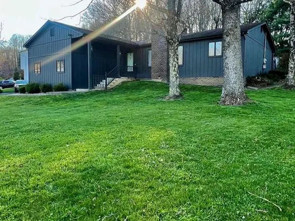 200 Crestway Dr, Beckley, WV 25801