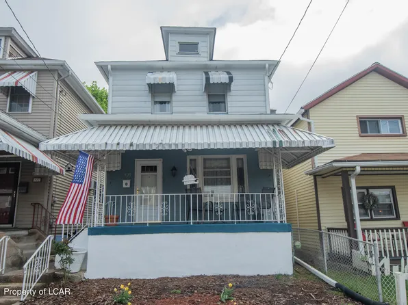 929 S Market St, Nanticoke, PA 18634