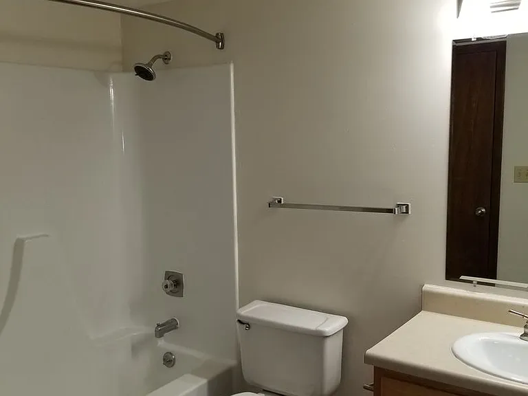 Superior Place Apartments — Photo 10