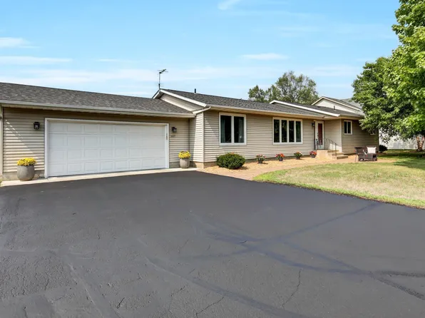 5677 Walnut Dr, Saint Cloud, MN 56303