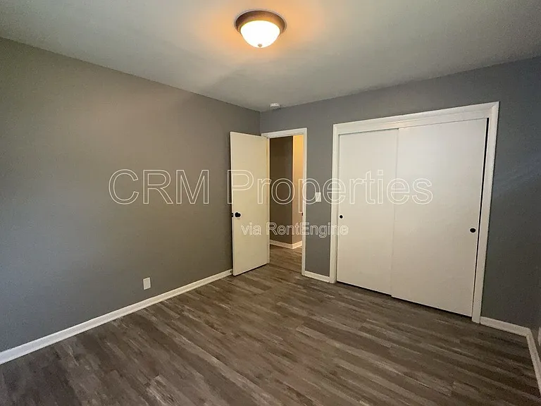 3413 N Milton St — Photo 13