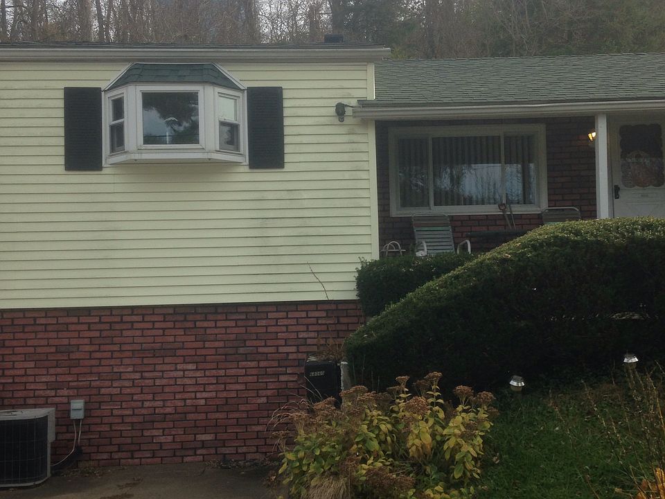 2nd image of 68560 Elm Street