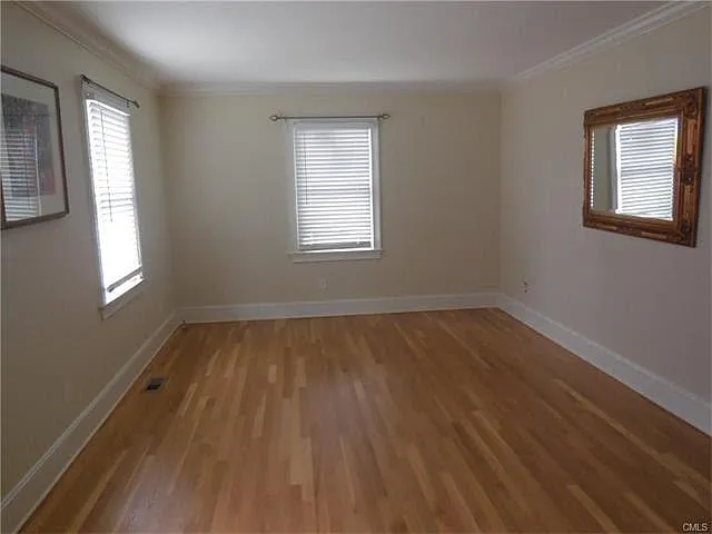 209 Hunyadi Ave — Photo 15