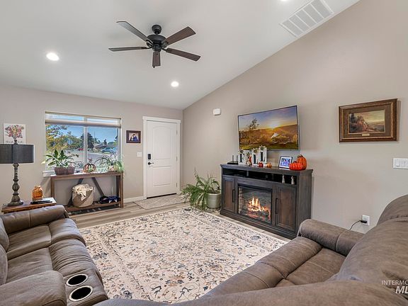 5th image of 607 Cheri Ct