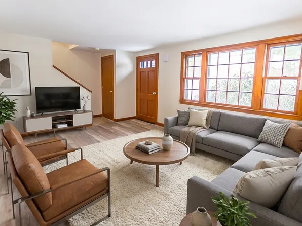 64 South Rd, Londonderry, NH 03053