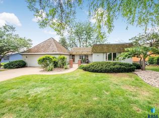 915 E Ridge Rd, Sioux Falls, SD 57105