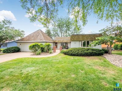 915 E Ridge Rd, Sioux Falls, SD, 57105