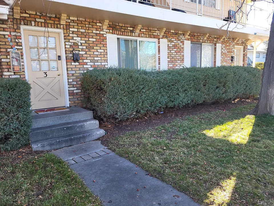 210 David St
