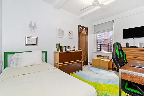 Sold by Sotheby's International Realty | media 29