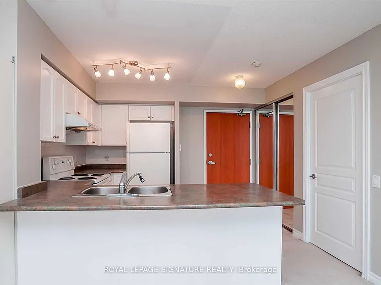 9017 Leslie St #603 — Photo 7