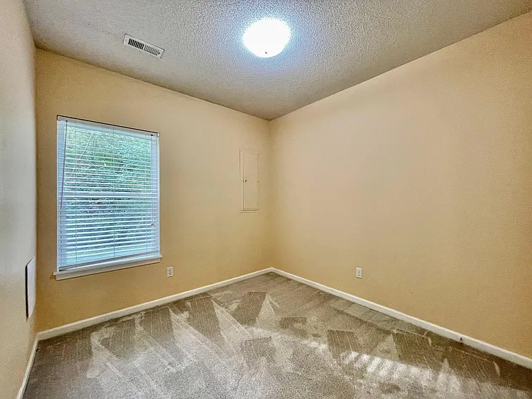 1805 Glenn Hendren Dr — Photo 14