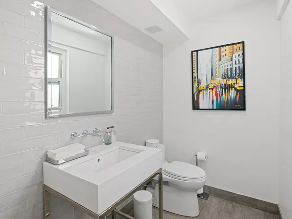 240 East 55th Street image 19 of 19