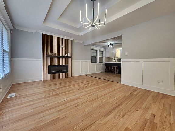 3rd image of 8942 S Union Ave