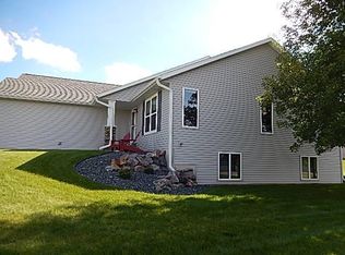 3220 W Ridge Dr, Eau Claire, WI 54703