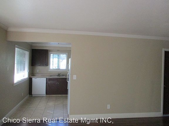 4th image of 418 Hickory St