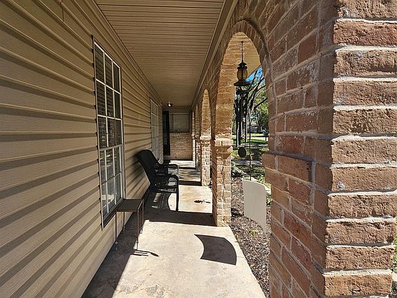 5th image of 710 Enchanted River Dr