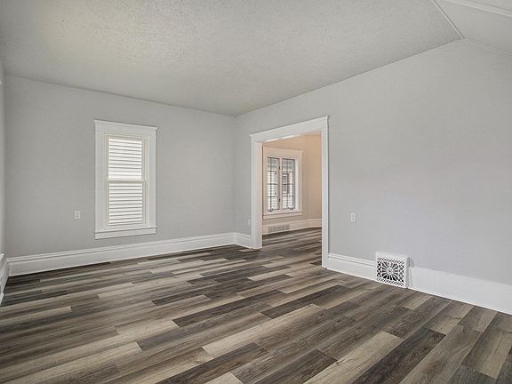 3rd image of 21 Wren St