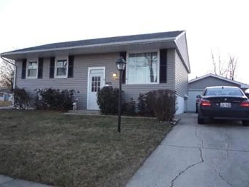 405 E Streamwood Blvd photo 1