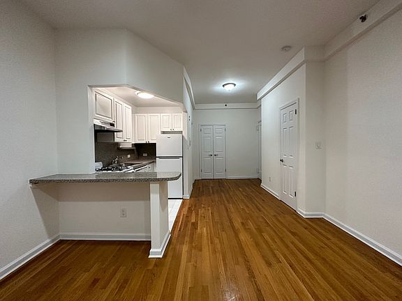 3rd image of 250 W 105th St APT 4F