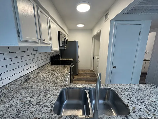 8611 Datapoint Dr — Photo 16