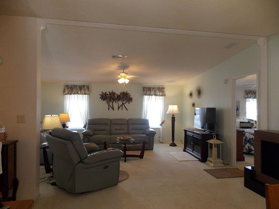 1st image of 642 Tulip Cir W