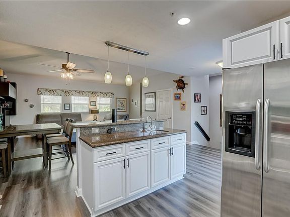 4th image of 425 NE 1st Street #425