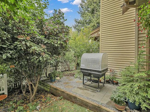 4th image of 2678 King George Blvd #48