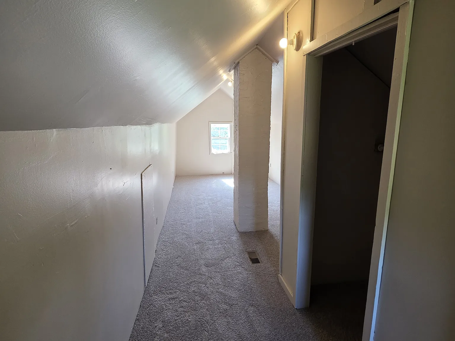 3 bed, 900 sqft, $1,200 — Photo 2
